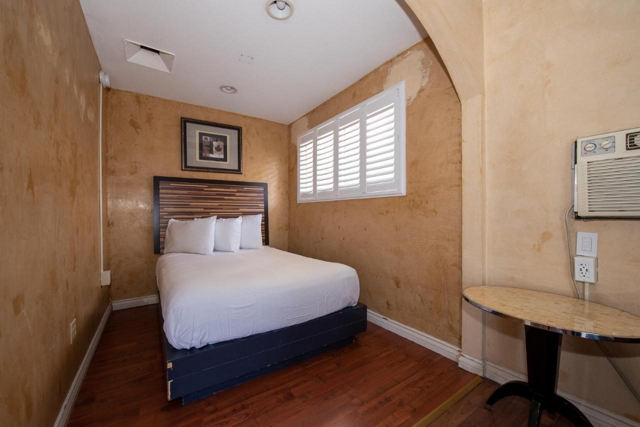 Hollywood Downtowner Inn Лос Анджелис Екстериор снимка